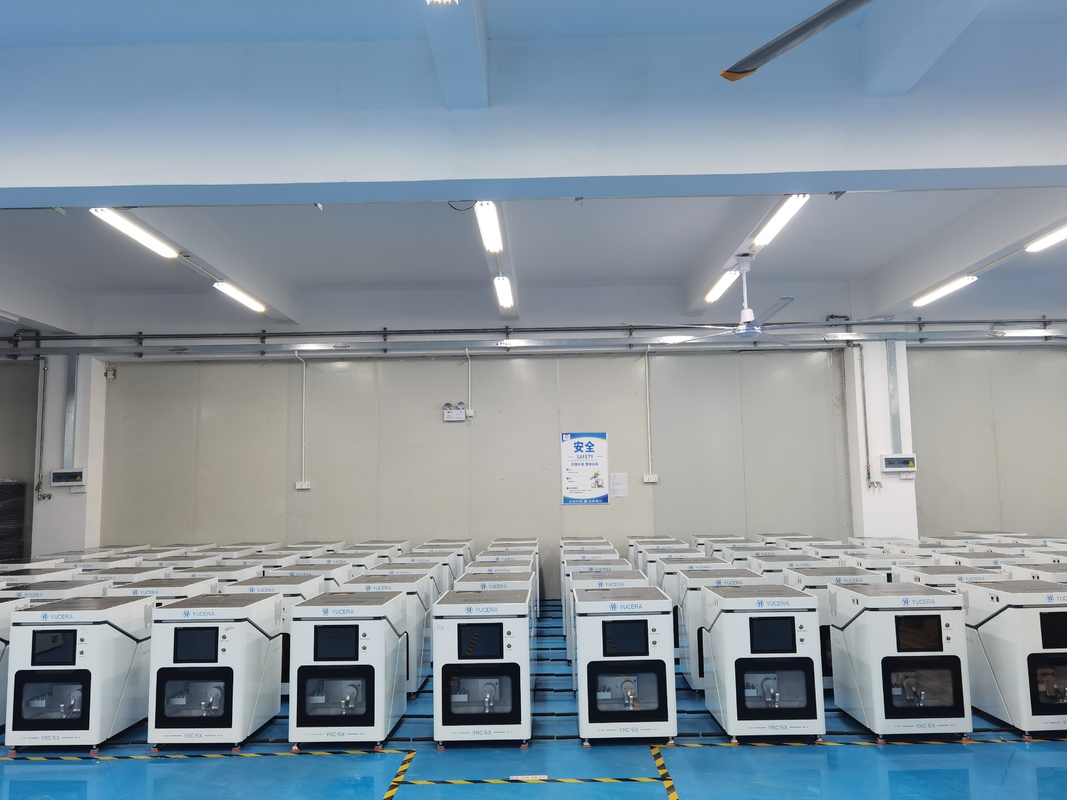 آلة طحن الأسنان CNC لطاولة العمل Yucera CAD CAM 5 Axis Zirconia Metal Milling Lab Tools China OEM