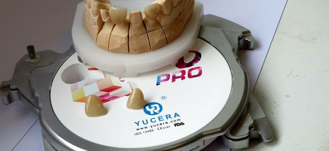 كتلة زركونيا الأسنان Yucera 4D Pro 95mm أبعاد دقيقة مناسبة لمجموعة متنوعة من حلول ترميم الأسنان