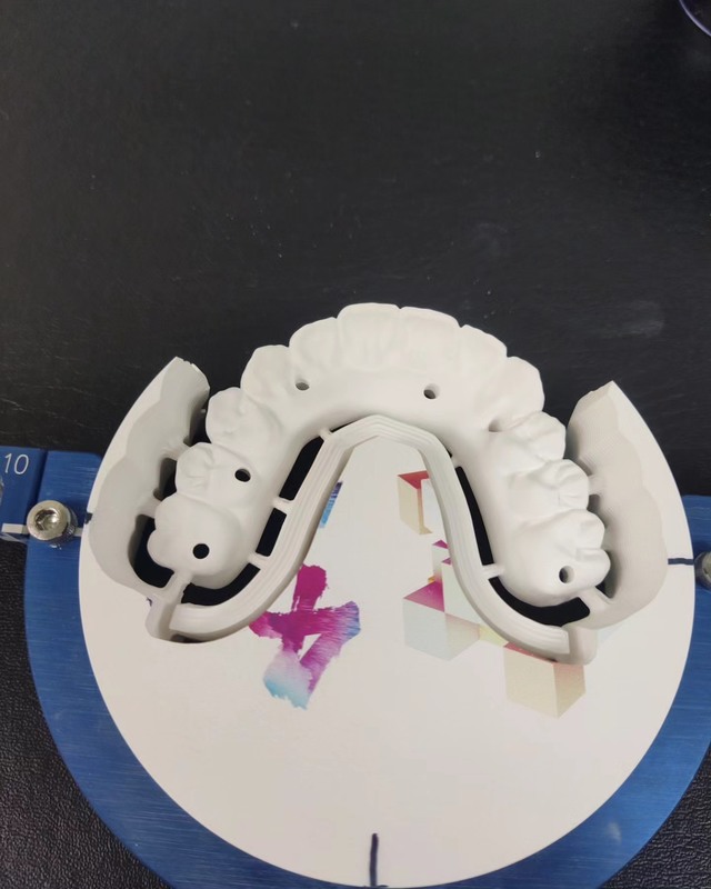 كتلة زركونيا الأسنان Yucera 4D Pro 95mm أبعاد دقيقة مناسبة لمجموعة متنوعة من حلول ترميم الأسنان